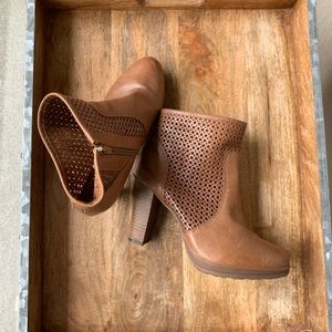 AREZZO FROM BRAZIL LEATHER BLOCK HEAL BOOTIE